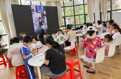 【新围社区】“以灯传爱”母亲节亲子活动